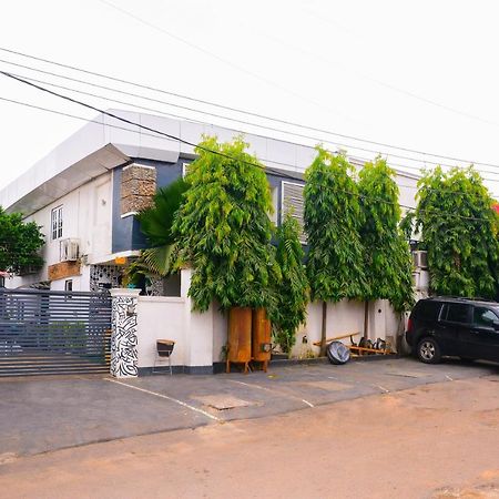 Connecting Lagos Suites Екстериор снимка