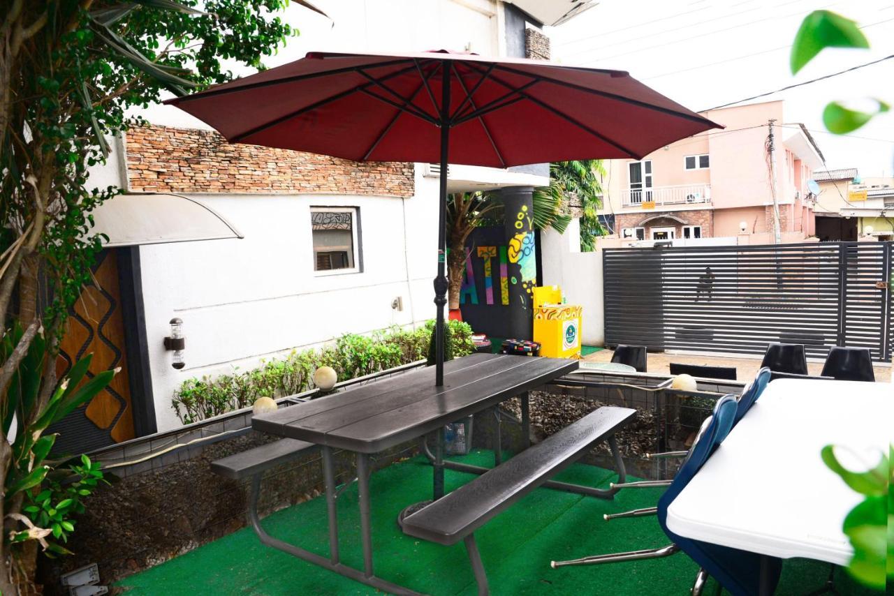 Connecting Lagos Suites Екстериор снимка