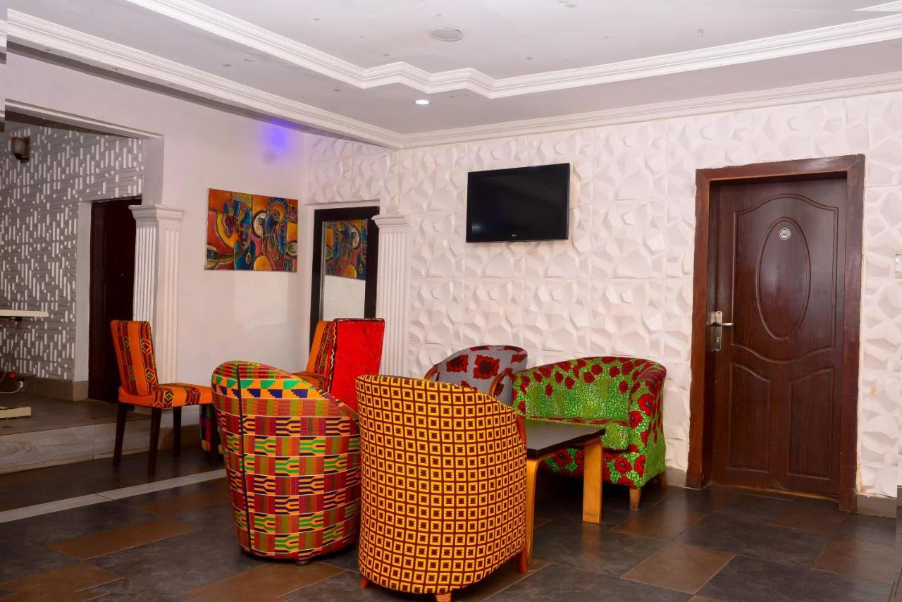 Connecting Lagos Suites Екстериор снимка
