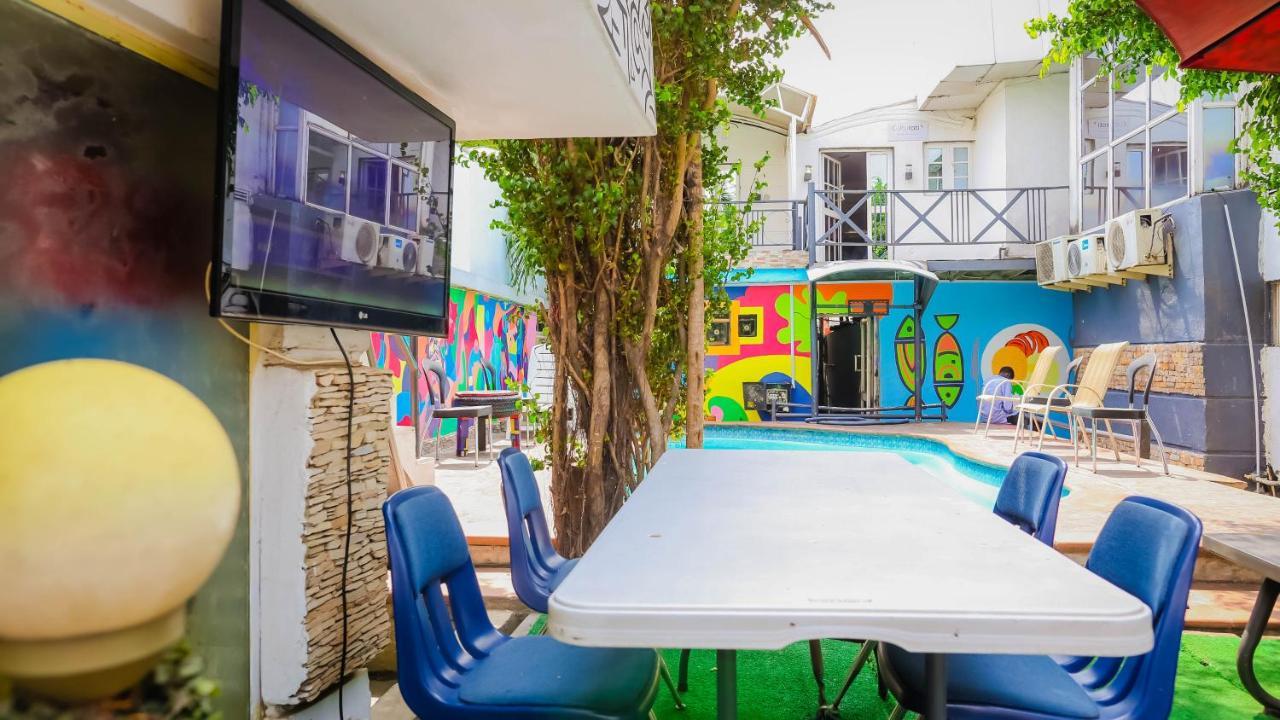 Connecting Lagos Suites Екстериор снимка